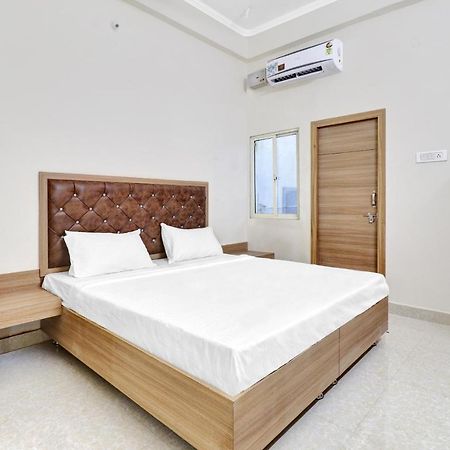 Collection O Pearl Inn Guest House Gválijar Kültér fotó